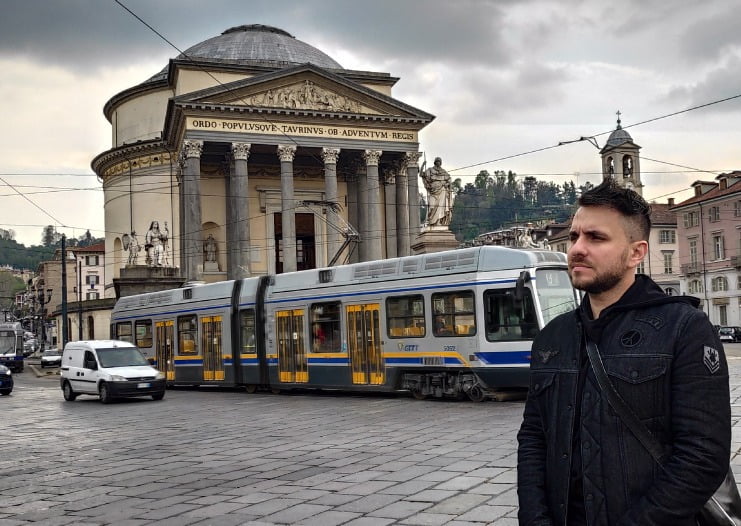 Charles em Turim, na Itália.